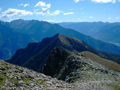 In primo piano il Monte Berlinghiera.