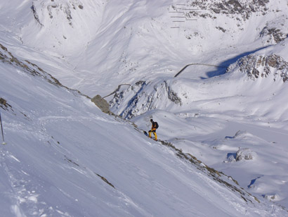 Mattia butta uno sguardo allo Julierpass e alla Val D'agnel.