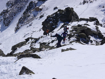 Ultimi metri dalla cima da fare a piedi su facili roccette.
