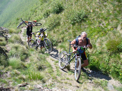 Ultimo tratto di bici a spinta prima di S. Amate.