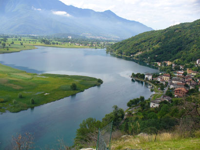 L'Oasi del Pian di Spagna con il Paese di Dascio.