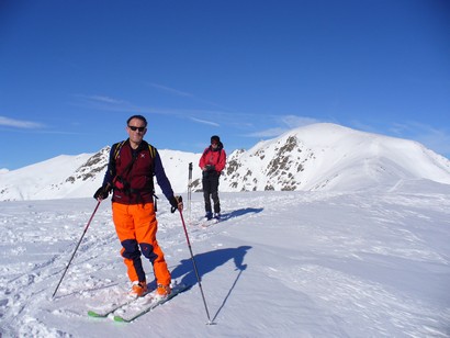 Domenico e Davide, con sullo sfondo il Monte Bregagno.