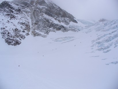 Sci alpinisti in discesa.