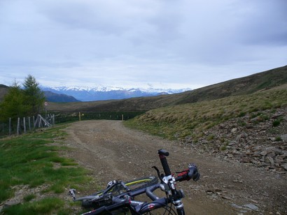 Strada che porta alla Capanna Monte Bar.