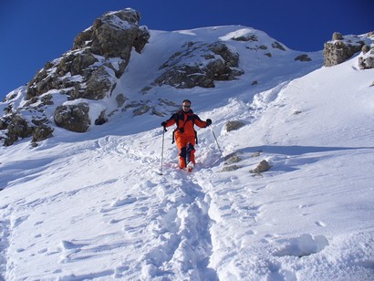 Domenico va a recuperare gli sci lasciati poco più in basso.