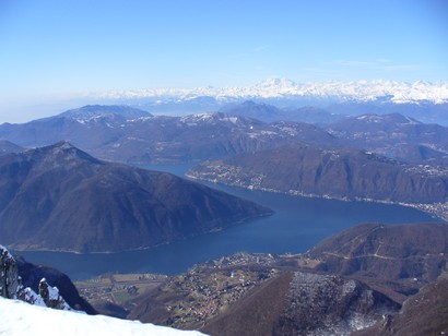 Vista sul Ceresio. Sullo sfondo il Monte Rosa.