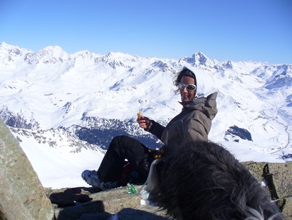 Bea con Beba sulla cima del Surparé.