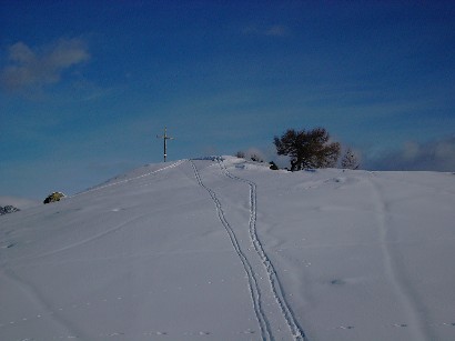 La croce indica che siamo quasi in cima.