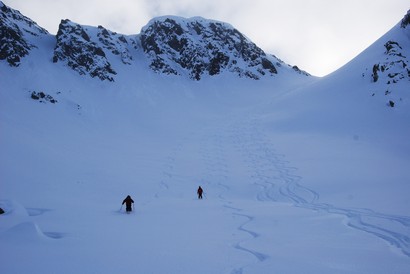 Discesa in Val da Natons nei pendii a N del Piz Campagnung.