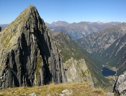 dai pressi del Pizzo Caurga: il Piz Martel ed il Lagh de Cama. 