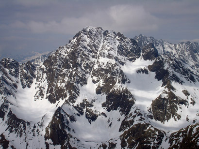 Il Pizzo Coca 3050 m, visto dalla cima del Pizzo del Diavolo di Malgina 2926 m.