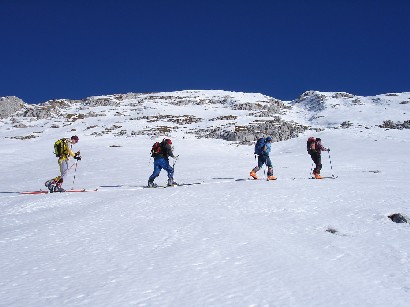 Salendo alla Cima di Menna 2300 m sul versante SW.