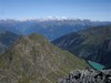 Il Piz Ceric 2536 m e Motta di Scais 2416 m visti dal Pizzo del Salto 2665 m.