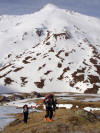 Primi passi sopra Juf 2126 m, alle spalle il Wengahorn 2848 m.