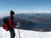 Eliana si gode il panorama dalla sella poco prima della cima.