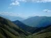 Veduta, dal rifugio al Passo S. Jorio, della strada che sale dal Rifugio Giovo (visibile sullo sfondo).