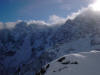 Il sole un po' a fatica si fa spazio fra le nuvole e qualche fiocco di neve.