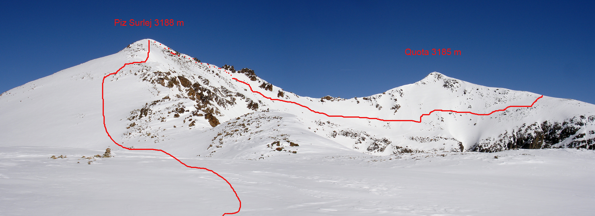 Il piz Surelj 3188 m, visto da Sud nei pressi della quota 3078 m.