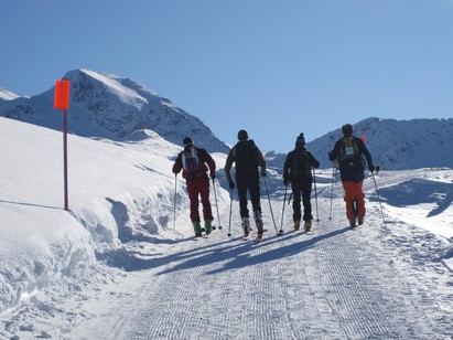 Gabriele, Paolo, Milvia e Domenico verso il Piz Muragl.