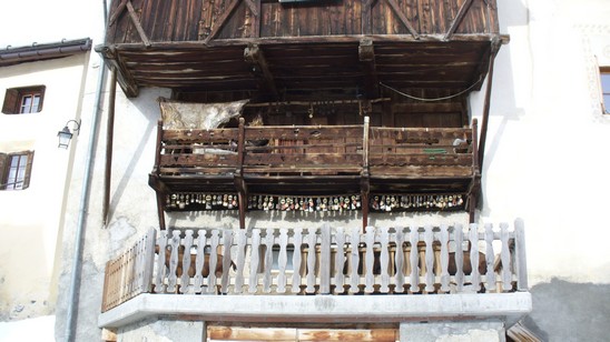 Casa a Guarda (per il latte ci si serve direttamente in terrazza).