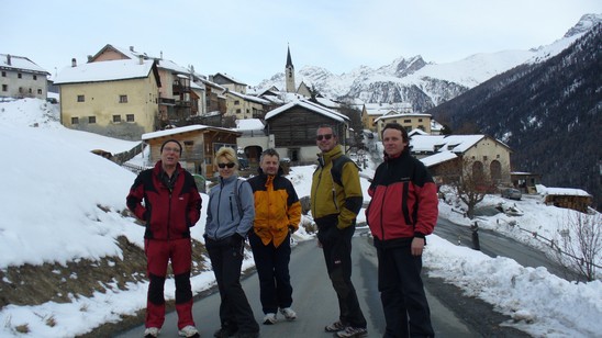 In gruppo, sullo sfondo Guarda.