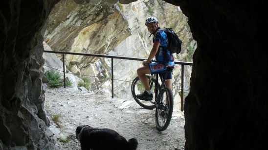 Daniele nel tratto di Tracciolino con più gallerie ed insenature.