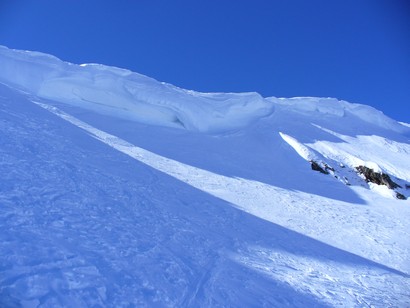 Ricci di neve mentre si sale.