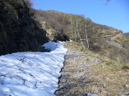 All'ombra è possibile trovare ancora un po' di neve.