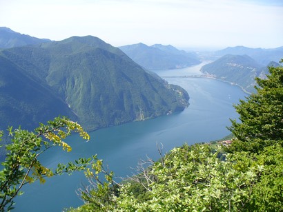 Il maggio ciondolo esalta ulteriormente la superba visuale.