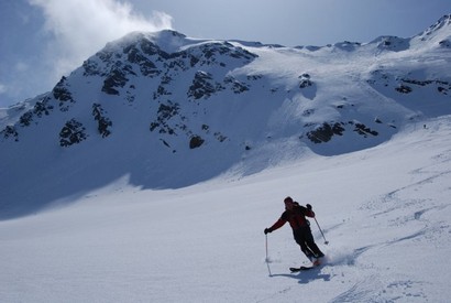Gianluca con il Piz Fless 3020 m sulla Vedret Valtorta.
