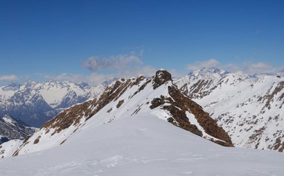 Il Pizzo del Vallone 2249 m presso la sella verso la Cima di Lemma Occ.