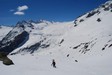 Durante la discesa  presso il rifugio Mandron, con la Vedretta del Mandrone.
