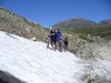 Attraversamento di una lingua di neve.