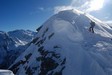 Gianluca affronta gli ultimi tratti da fare a piedi di cresta N, prima di raggiungere il Piz Cam 2634 m.