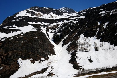 Il ripido canalino d'accesso alla Valle di Sterla.