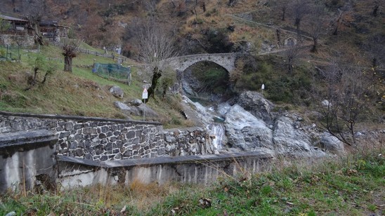 Il ponte a Dangri.