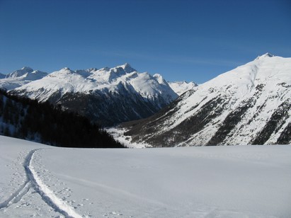 In direzione del Piz Ot (al  centro).