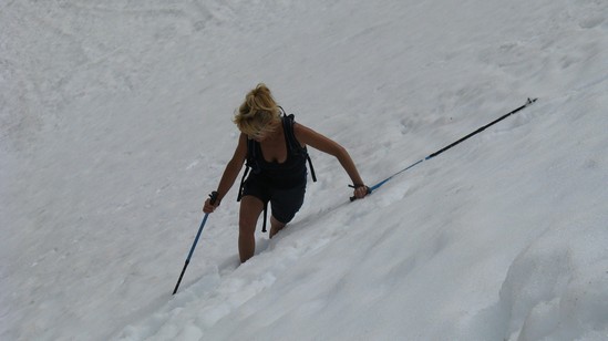 Milvia in abbigiamento d'alta montagna.