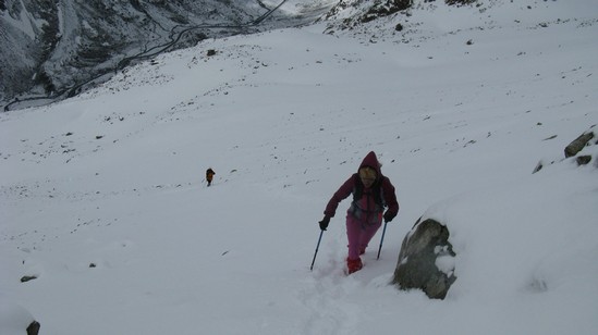 Lo spessore della neve aumenta... la fatica anche.