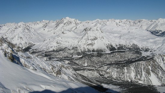 La strada che porta al Passo del Forno.