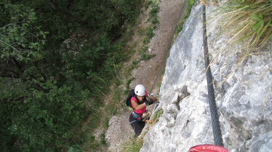 Laura all'attacco della ferrata.