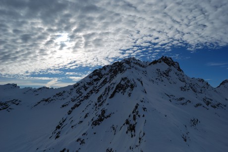 Cielo a pecorelle sopra il Poncione di Valleggia 2873 m.