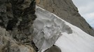 Roccia e neve; grigio e bianco...