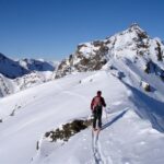 Gianluca nell'ultimo tratto prima della Cima Riacci con il Pizzo Campaccio 3143 m.