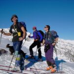Foto di gruppo prima di togliere gli sci per raggiungere la cima.