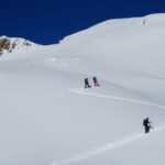 Salita alla Cima di Profa Alta 2913 m visibile a sinistra.