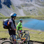 Un laghetto di montagna che si trova scendendo...