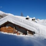 Il rifugio Anzana 2055 m a Pescia Alta, con circa 150/170 cm di neve sul tetto!
